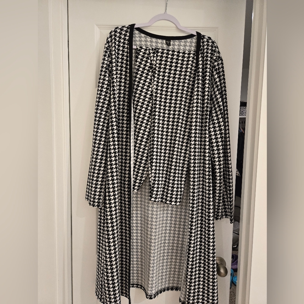 Houndstooth Black and White Women's Robe